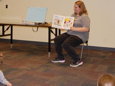 Librarian Anna Reading to school children